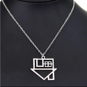 🆕HARRY’S HOUSE: Large Pendant Silver Plated Nexklace! ❤️